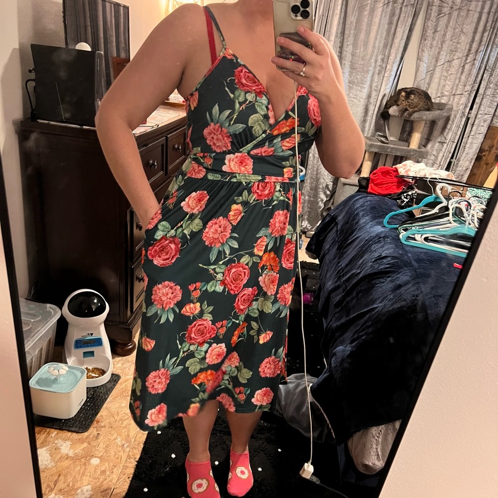 Super cute green with roses midi dress *new*